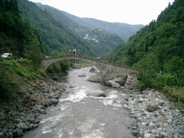Ma�ka yolundan sumela manast�r�na ge�ilen tarihi k�pr�