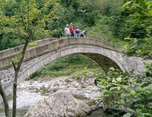 Ma�ka yolundan sumela manast�r�na ge�ilen tarihi k�pr�